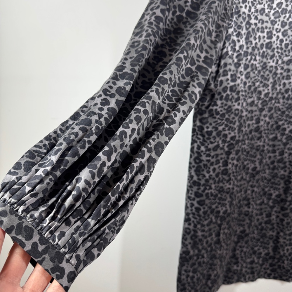Equipment Leopard Print Silk Dress Gray Black Size M V Neck Luxe Casual Chic - Picture 5 of 11